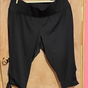 Lane Bryant Livi Active Capris. Plus size 26/28